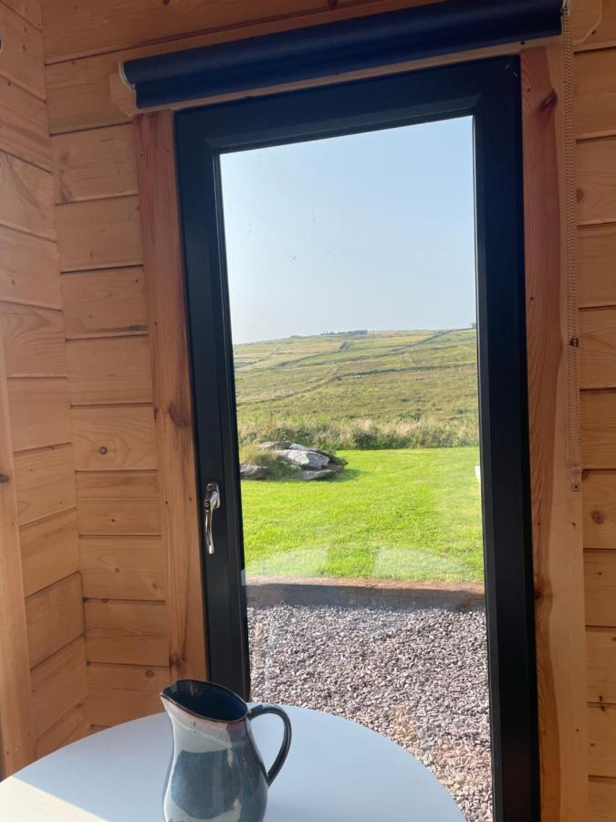 Capella Cabin Dunquin. Exterior photo